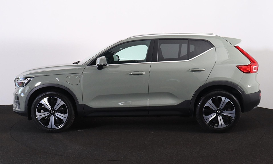 Volvo XC40 T5 Recharge Ultimate Bright - Panorama/schuifdak - IntelliSafe Assist & Surround - 360º Camera - Harman/Kardon audio - Verwarmde voorstoelen & stuur - Parkeersensoren voor & achter - Elektr. bedienb. voorstoelen met geheugen links - Draadloze tel. lader - Extra getint glas - 19' LMV