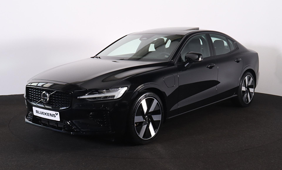 Volvo S60 Recharge T8 AWD Ultimate Dark - LONG RANGE - Panorama/schuifdak - IntelliSafe Assist & Surround - 360º Camera - Bowers & Wilkins audio - Adaptieve LED koplampen - Verwarmde voorstoelen, stuur & achterbank - Parkeersensoren voor & achter - Elektr. bedienb. voorstoelen met geheugen - Head up display - 19' LMV