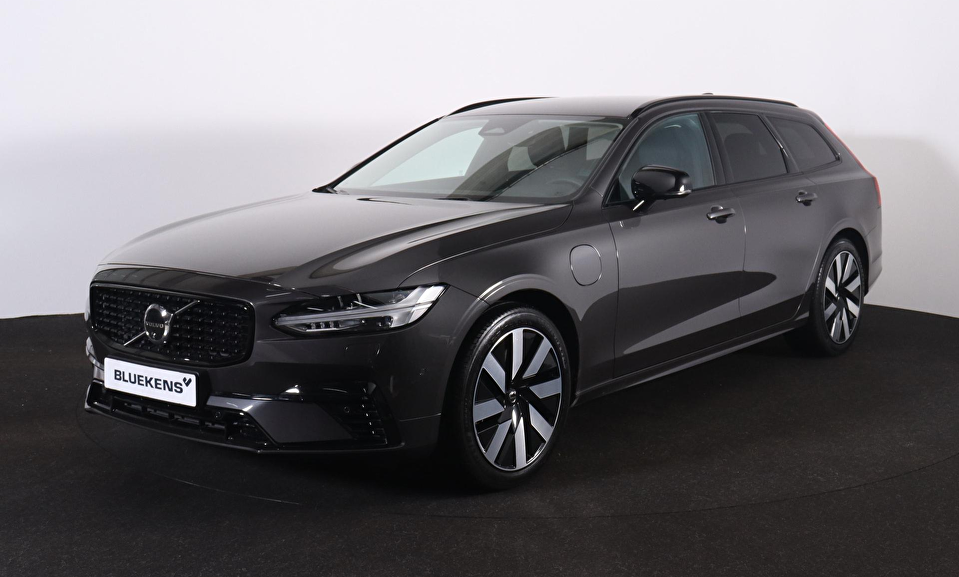 Volvo V90 T6 Recharge AWD Plus Dark - IntelliSafe Assist & Surround - 360º Camera - Harman/Kardon audio - Adaptieve LED koplampen - Verwarmde voorstoelen, stuur & achterbank - Parkeersensoren voor & achter - Elektr. bedienb. voorstoelen met geheugen - Extra getint glas - Elektr. inklapbare trekhaak - 19' LMV