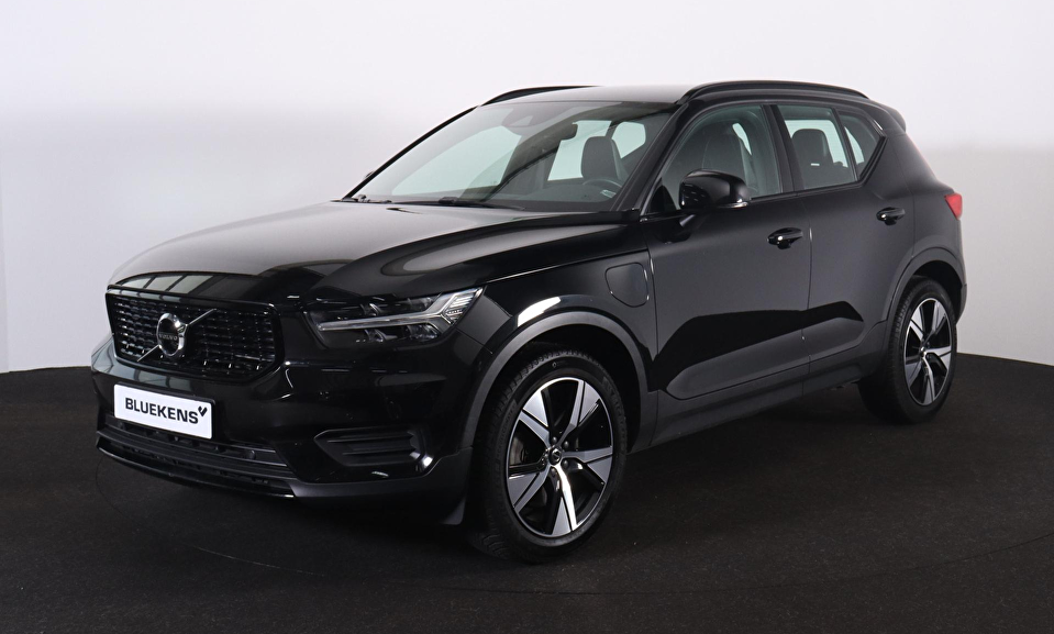 Volvo XC40 T4 Recharge R-Design - IntelliSafe Assist - Parkeercamera achter - Verwarmde voorstoelen & stuur - Draadloze tel. lader - Parkeersensoren voor & achter - High Performance audio - 19' LMV