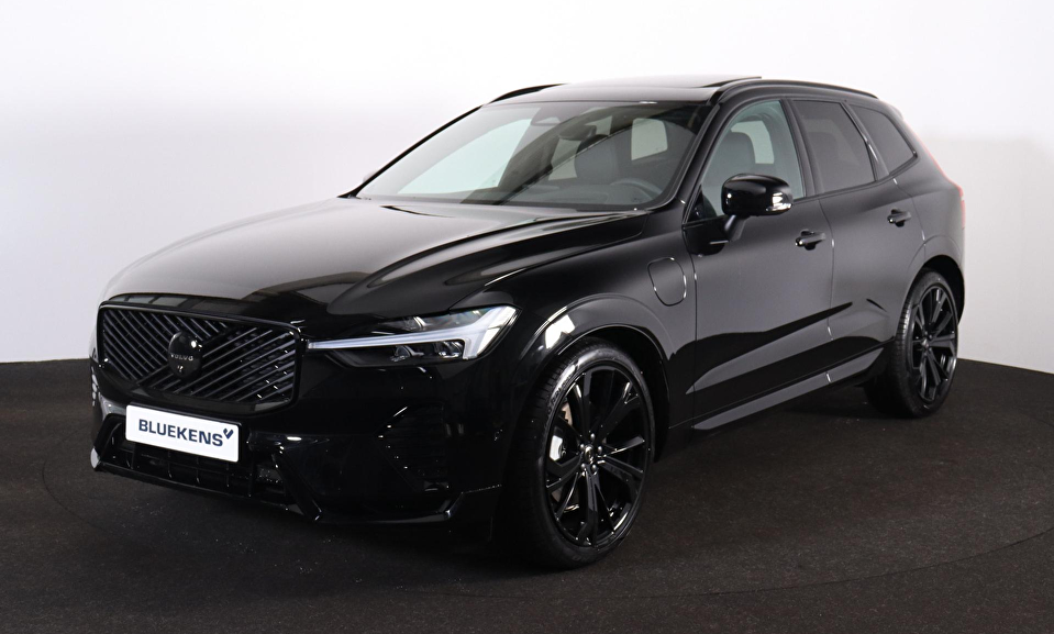 Volvo XC60 T8 Recharge AWD Ultra Black Edition - Luchtvering - Panorama/schuifdak - IntelliSafe Assist & Surround - 360º Camera - Harman/Kardon audio - Adaptieve LED koplampen - Verwarmde voorstoelen, stuur & achterbank - Parkeersensoren voor & achter - Elektr. bedienb. voorstoelen met geheugen - Head up display - Draadloze tel. lader - Extra getint glas - Elektr. inklapbare trekhaak - 21' LMV