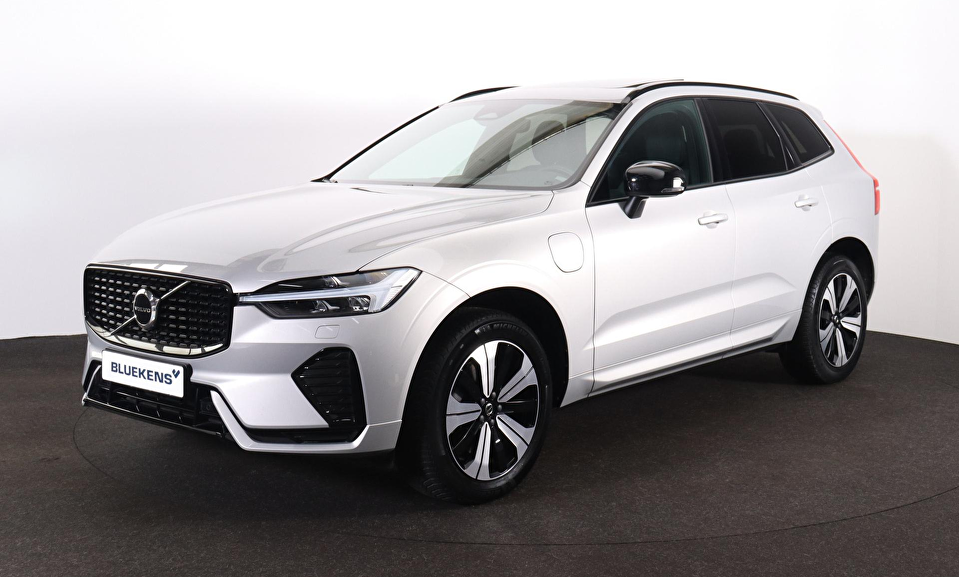 Volvo XC60 T6 Recharge AWD Plus Dark - Panorama/schuifdak - IntelliSafe Assist & Surround - Harman/Kardon audio - Adaptieve LED koplampen - Verwarmde voorstoelen, stuur & achterbank - Parkeersensoren voor & achter - Elektr. bedienb. voorstoelen met geheugen - Draadloze tel. lader - Standkachel - Extra getint glas - 19' LMV
