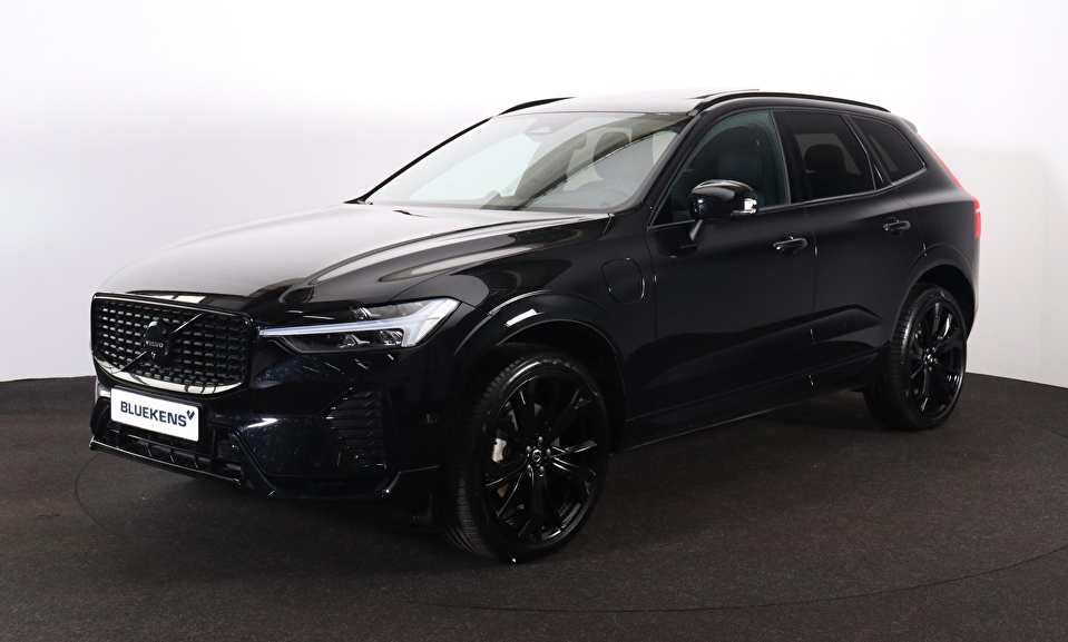 Volvo XC60 T6 Recharge AWD Ultra Black Edition - Panorama/schuifdak - IntelliSafe Assist & Surround - 360º Camera - Bowers & Wilkins audio - Adaptieve LED koplampen - Verwarmde voorstoelen, stuur & achterbank - Parkeersensoren voor & achter - Elektr. bedienb. voorstoelen met geheugen - Head up display - Draadloze tel. lader - Extra getint glas - 21' LMV