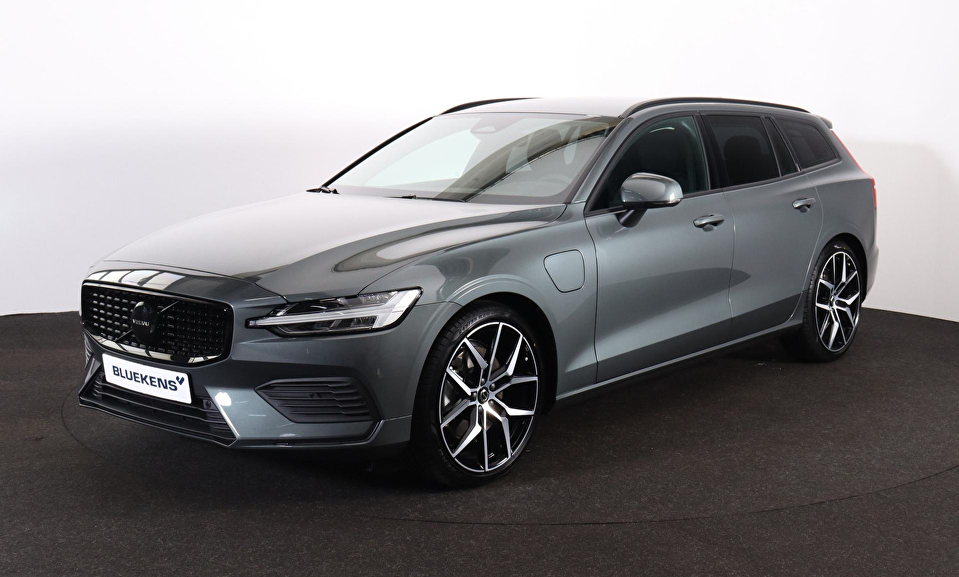 Volvo V60 T6 Recharge AWD Core IntelliSafe Assist & Surround - Parkeercamera achter - Parkeersensoren voor & achter - Draadloze tel. lader - Privacy Glass - Polestar 20" Velgen