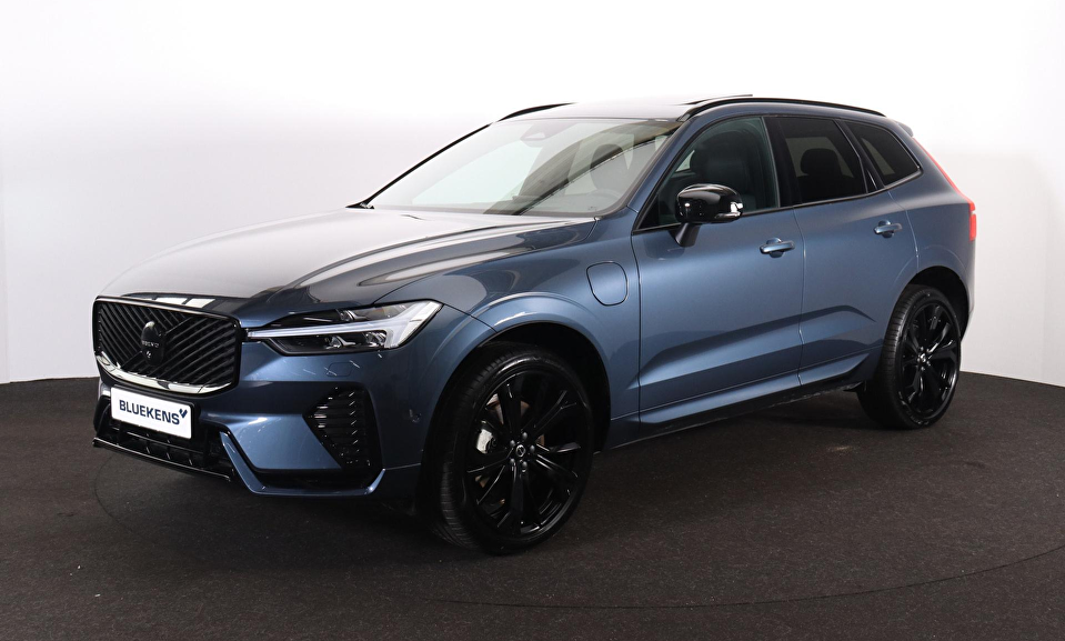 Volvo XC60 T6 Recharge AWD Plus Black Edition - Panorama/schuifdak - IntelliSafe Assist & Surround - 360º Camera - Harman Kardon audio - Adaptieve LED koplampen - Verwarmde voorstoelen, stuur & achterbank - Parkeersensoren voor & achter - Elektr. bedienb. voorstoelen met geheugen - Head up display - Draadloze tel. lader - Extra getint glas - 21' LMV