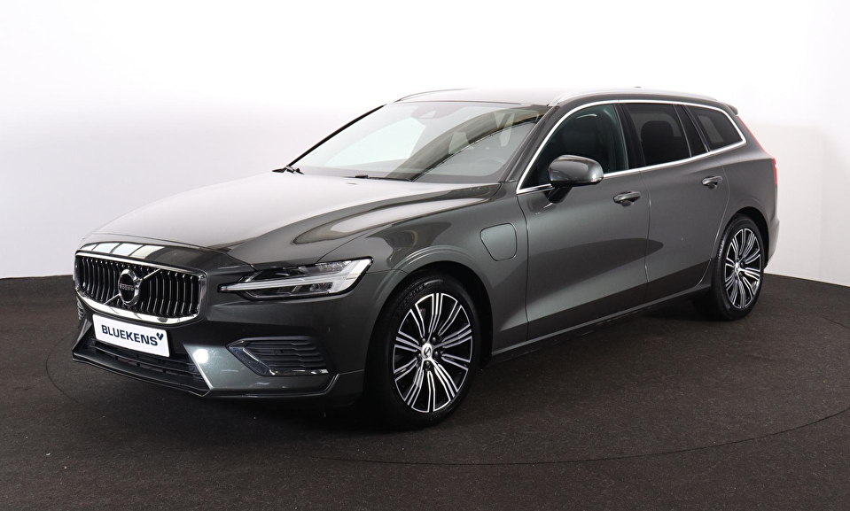 Volvo V60 T6 Recharge AWD Inscription - Sensus navigatie - Elektr. bedienbare bestuurderstoel - Verwarmbare voorstoelen & stuurwiel - Parkeersenoren achter - Achteruitrijcamera - Keyless Entry - Cruise control - Extra getint glas - 18" Wielen