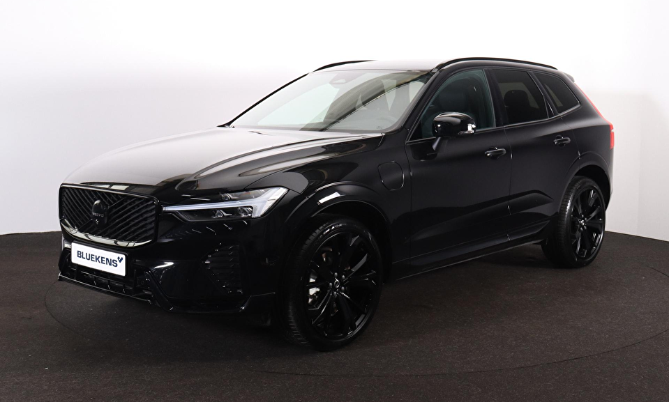 Volvo XC60 T6 Recharge AWD Plus Black Edition - Panorama/schuifdak - IntelliSafe Assist & Surround - 360º Camera - Harman Kardon audio - Adaptieve LED koplampen - Verwarmde voorstoelen, stuur & achterbank - Parkeersensoren voor & achter - Elektr. bedienb. voorstoelen met geheugen - Head up display - Draadloze tel. lader - Extra getint glas - Semi elektr. inklapbare trekhaak - 21" LMV