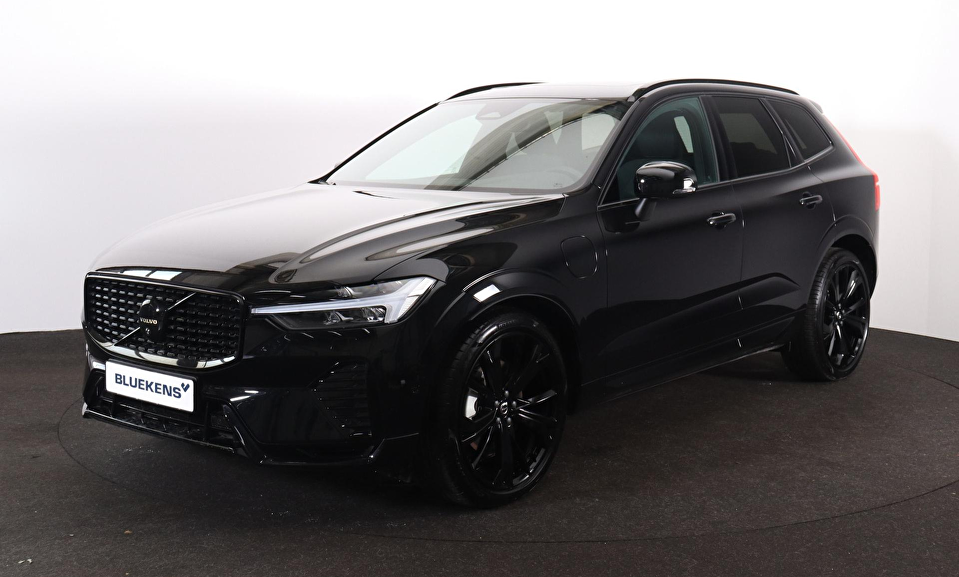 Volvo XC60 T6 Recharge AWD Plus Black Edition - Panorama/schuifdak - Luchtvering - IntelliSafe Assist & Surround - 360º Camera - Harman Kardon audio - Adaptieve LED koplampen - Verwarmde voorstoelen, stuur & achterbank - Parkeersensoren voor & achter - Elektr. bedienb. voorstoelen met geheugen - Draadloze tel. lader - Extra getint glas - Inklapbare trekhaak - 21' LMV