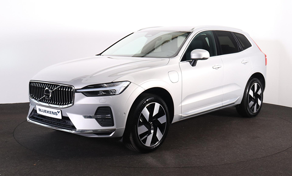 Volvo XC60 T6 Recharge AWD Plus Bright - Panorama/schuifdak - IntelliSafe Assist & Surround - 360º Camera - Harman Kardon audio - Adaptieve LED koplampen - Verwarmde voorstoelen, stuur & achterbank - Parkeersensoren voor & achter - Elektr. bedienb. voorstoelen met geheugen - Head up display - Draadloze tel. lader - Extra getint glas - Inklapbare trekhaak - 20' LMV