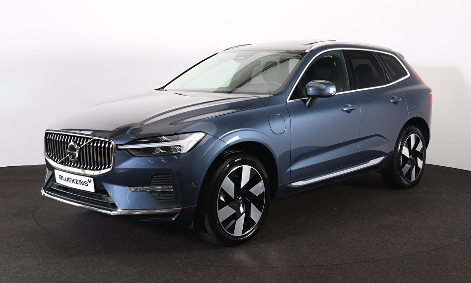 Volvo XC60 T6 Recharge AWD Plus Bright - Panorama/schuifdak - IntelliSafe Assist & Surround - 360º Camera - Harman/Kardon audio - Adaptieve LED koplampen - Verwarmde voorstoelen, stuur & achterbank - Parkeersensoren voor & achter - Elektr. bedienb. voorstoelen met geheugen - Head up display - Extra getint glas - Draadloze tel. lader - Elektr. inklapbare trekhaak - 20' LMV