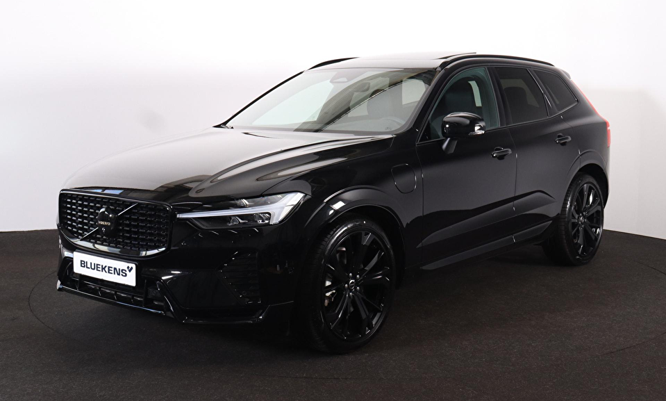 Volvo XC60 T6 Recharge AWD Ultra Black Edition - Panorama/schuifdak - Luchtvering - IntelliSafe Assist & Surround - 360º Camera - Harman Kardon audio - Adaptieve LED koplampen - Verwarmde voorstoelen, stuur & achterbank - Parkeersensoren voor & achter - Elektr. bedienb. voorstoelen met geheugen - Draadloze tel. lader - Extra getint glas - Inklapbare trekhaak - 21' LMV