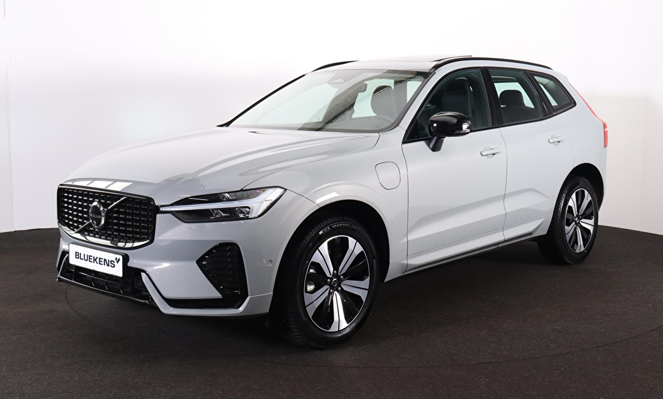 Volvo XC60 T6 Recharge AWD Plus Dark - Panorama/schuifdak - IntelliSafe Assist & Surround - 360º Camera - Verwarmde voorstoelen, stuur & achterbank - Parkeersensoren voor & achter - Elektr. bedienb. voorstoelen met geheugen - Draadloze tel. lader - Inklapbare trekhaak - 19' LMV
