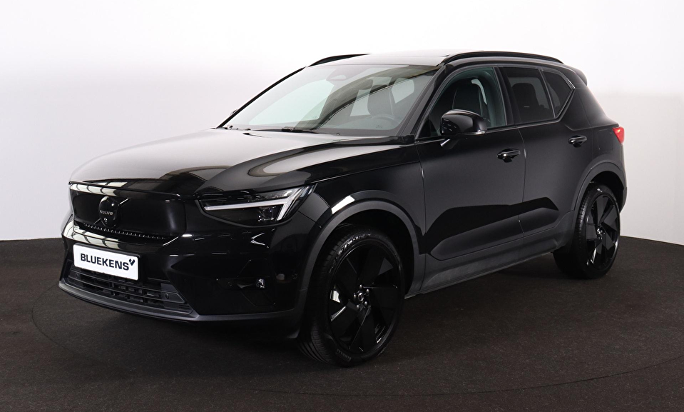Volvo EX40 Performance Ultra 82 kWh - Panorama/schuifdak - IntelliSafe Assist & Surround - 360º Camera - Harman/Kardon audio - Adaptieve LED koplampen - Verwarmde voorstoelen, stuur & achterbank - Parkeersensoren voor & achter - Elektr. bedienb. voorstoelen met geheugen links - Draadloze tel. lader - Warmtepomp - Extra getint glas - Inklapbare trekhaak - 20' LMV