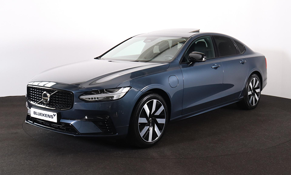 Volvo S90 T8 AWD Plus Dark - Schuif/kanteldak - IntelliSafe Assist & Surround - 360º Camera - Harman/Kardon audio - Adaptieve LED koplampen - Verwarmde voorstoelen, stuur & achterbank - Parkeersensoren voor & achter - Elektr. bedienb. voorstoelen met geheugen - Extra getint glas - 19' LMV
