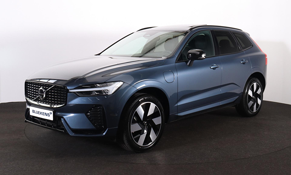 Volvo XC60 T6 Recharge AWD Plus Dark - Panorama/schuifdak - IntelliSafe Assist & Surround - 360º Camera - Harman/Kardon audio - Adaptieve LED koplampen - Verwarmde voorstoelen, stuur & achterbank - Parkeersensoren voor & achter - Elektr. bedienb. voorstoelen met geheugen - Head up display - Draadloze tel. lader - Extra getint glas - Inklapbare trekhaak - 20' LMV