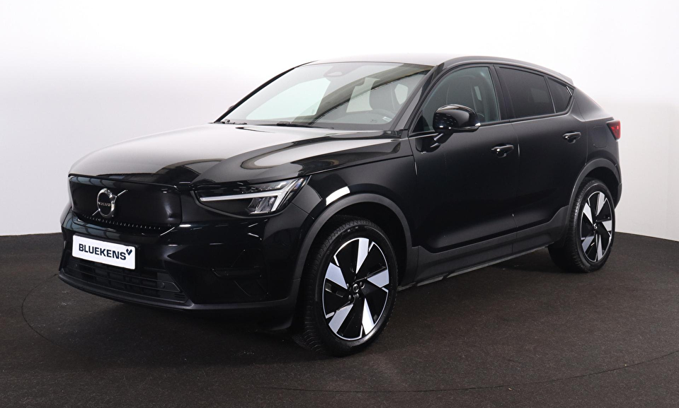 Volvo C40 Extended Range Plus 82 kWh - Panoramadak - IntelliSafe Assist & Surround - Parkeercamera achter - Verwarmde voorstoelen & stuur - Parkeersensoren voor & achter - Draadloze tel. lader - High Performance audio - Warmtepomp - Extra getint glas - Elektr. inklapbare trekhaak - 19' LMV
