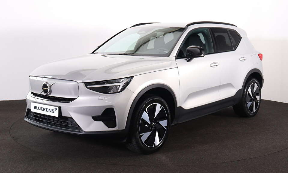 Volvo XC40 Extened Range Core 82 kWh - IntelliSafe Assist & Surround - Parkeercamera achter - Verwarmde voorstoelen, stuur & achterbank - Parkeersensoren voor & achter - Draadloze tel. lader - Warmtepomp - Extra getint glas - Inklapbare trekhaak - 19' LMV