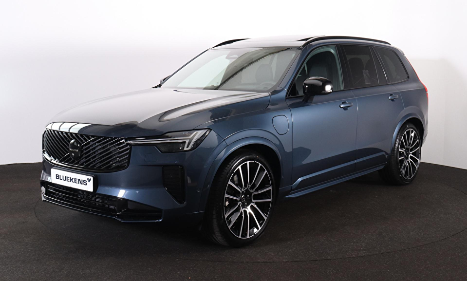 Volvo XC90 T8 Recharge AWD Ultra Black Ed. Exec. - Luchtvering - Panorama/schuifdak - IntelliSafe Assist & Surround - 360º Camera - Bowers & Wilkins audio - Adaptieve LED koplampen - Verwarmde voorstoelen, stuur & achterbank - Parkeersensoren voor & achter - Elektr. bedienb. voorstoelen met geheugen - Geventileerde voorstoelen - Head up display - Draadloze tel. lader - Extra getint glas - Inklapbare trekhaak - 22' LMV