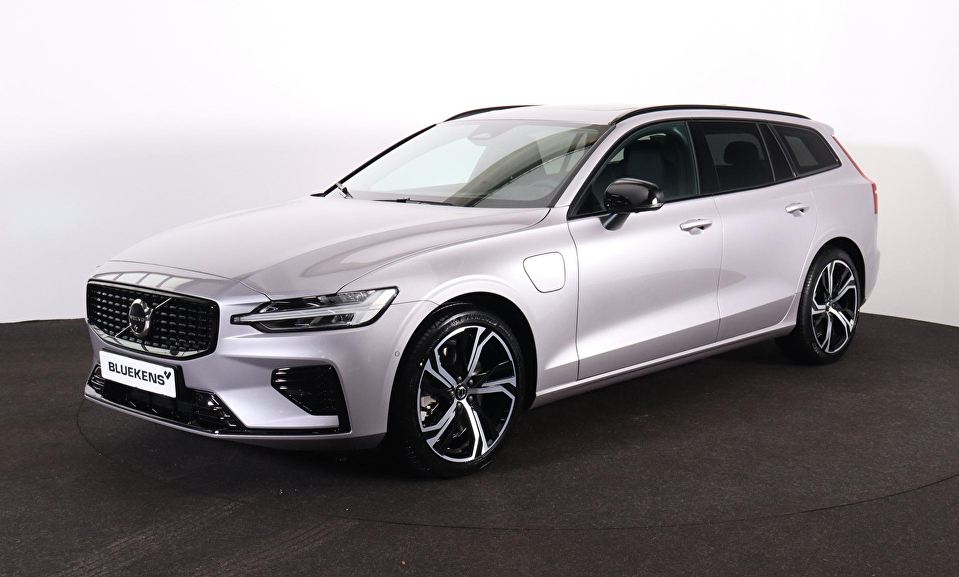 Volvo V60 T6 Recharge AWD Plus Dark - Panorama/schuifdak - IntelliSafe Assist & Surround - 360º Camera - Harman/Kardon audio - Verwarmde voorstoelen, stuur & achterbank - Parkeersensoren voor & achter - Elektr. bedienb. voorstoelen met geheugen - Head up display - Extra getint glas - 19' LMV