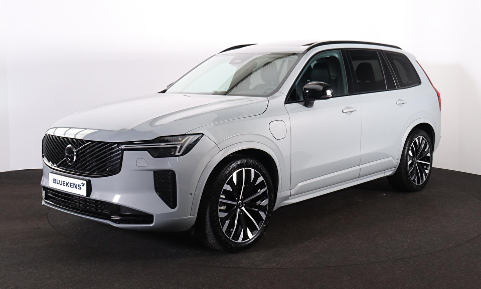 Volvo XC90 T8 Recharge AWD Plus Dark - Luchtvering - Panorama/schuifdak - IntelliSafe Assist & Surround - 360º Camera - Bowers & Wilkins audio - Adaptieve LED koplampen - Verwarmde voorstoelen, stuur & achterbank - Parkeersensoren voor & achter - Elektr. bedienb. voorstoelen met geheugen - Geventileerde voorstoelen - Draadloze tel. lader - Extra getint glas - Inklapbare trekhaak - 21' LMV