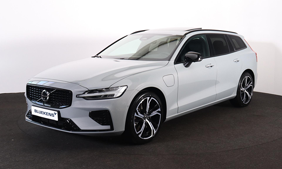 Volvo V60 T6 Recharge AWD Plus Dark - Panorama/schuifdak - IntelliSafe Assist & Surround - 360º Camera - Harman/Kardon audio - Verwarmde voorstoelen, stuur & achterbank - Parkeersensoren voor & achter - Elektr. bedienb. voorstoelen met geheugen - Head up display - Extra getint glas - 19' LMV