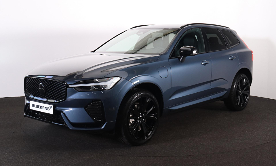 Volvo XC60 T6 Recharge AWD Plus Dark - IntelliSafe Assist & Surround - Harman/Kardon audio - Parkeercamera achter - Verwarmde voorstoelen, stuur & achterbank - Parkeersensoren voor & achter - Elektr. bedienb. voorstoelen met geheugen - Draadloze tel. lader - Extra getint glas - 21' LMV