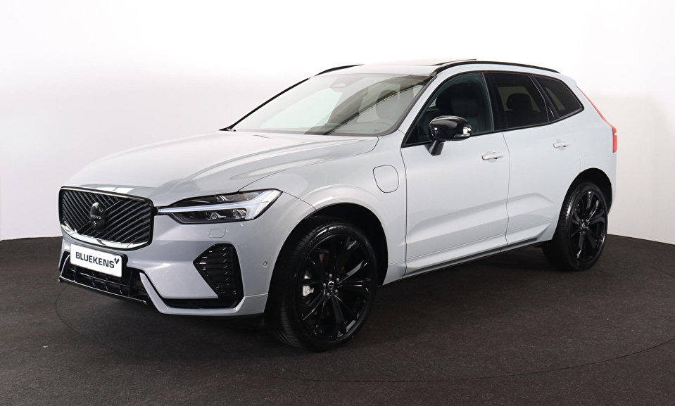 Volvo XC60 T6 Recharge AWD Plus Black Edition - Panorama/schuifdak - IntelliSafe Assist & Surround - 360º Camera - Harman/Kardon audio - Adaptieve LED koplampen - Verwarmde voorstoelen, stuur & achterbank - Parkeersensoren voor & achter - Elektr. bedienb. voorstoelen met geheugen - Head up display - Draadloze tel. lader - Extra getint glas - 21' LMV