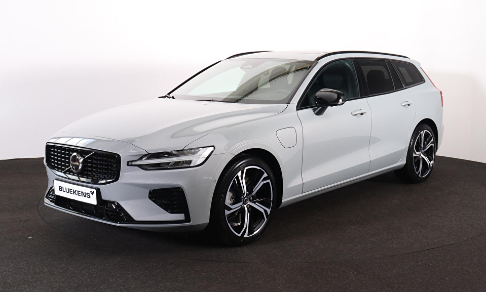 Volvo V60 T6 Recharge AWD Plus Dark - Panorama/schuifdak - IntelliSafe Assist & Surround - 360º Camera - Harman/Kardon audio - Verwarmde voorstoelen, stuur & achterbank - Parkeersensoren voor & achter - Elektr. bedienb. voorstoelen met geheugen - Head up display - Extra getint glas - 19' LMV
