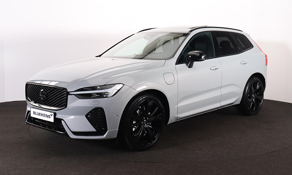 Volvo XC60 T8 Recharge AWD Ultra Black Edition Exec - Luchtvering - Panorama/schuifdak - IntelliSafe Assist & Surround - 360º Camera - Bowers & Wilkins audio - Adaptieve LED koplampen - Verwarmde voorstoelen, stuur & achterbank - Parkeersensoren voor & achter - Elektr. bedienb. voorstoelen met geheugen - Head up display - Draadloze tel. lader - Extra getint glas - 21' LMV