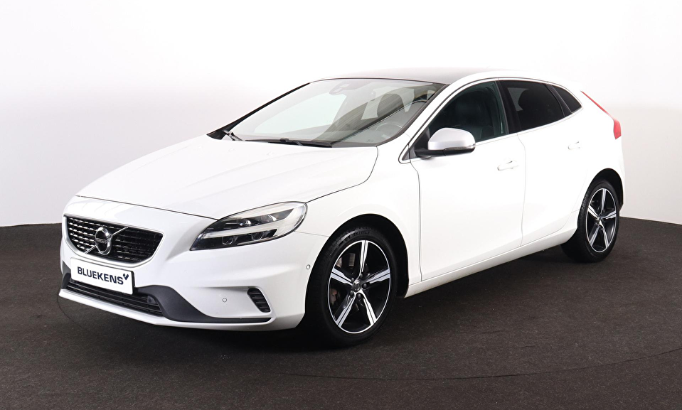 Volvo V40 T3 PolarPlus Sport - Panoramadak - Verwarmde voorstoelen - Parkeersensoren v/a - Parkeercamera achter - Park Pilot - Harman Kardon Audio - DAB - Alarm - Keyless entry - Volvo On Call - Cruise control - Extra getint glas - 17' LMV - Afneembare trekhaak