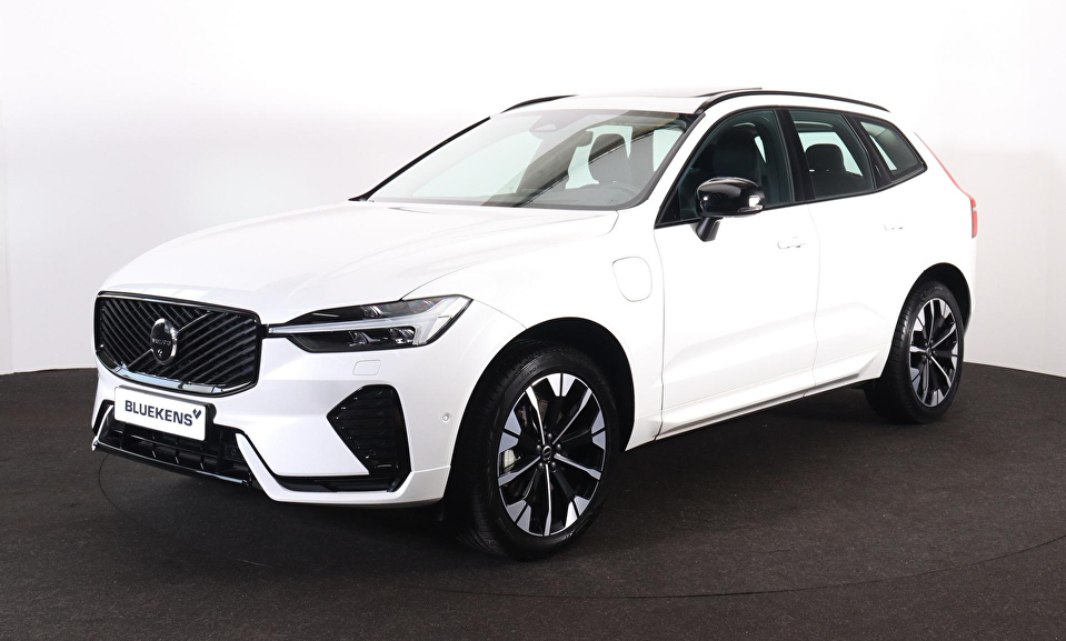 Volvo XC60 T6 Recharge AWD Ultra Dark - Panorama/schuifdak - IntelliSafe Assist & Surround - 360º Camera - Harman/Kardon audio - Adaptieve LED koplampen - Verwarmde voorstoelen, stuur & achterbank - Parkeersensoren voor & achter - Elektr. bedienb. voorstoelen met geheugen - Head up display - Draadloze tel. lader - Inklapbare trekhaak - 20' LMV