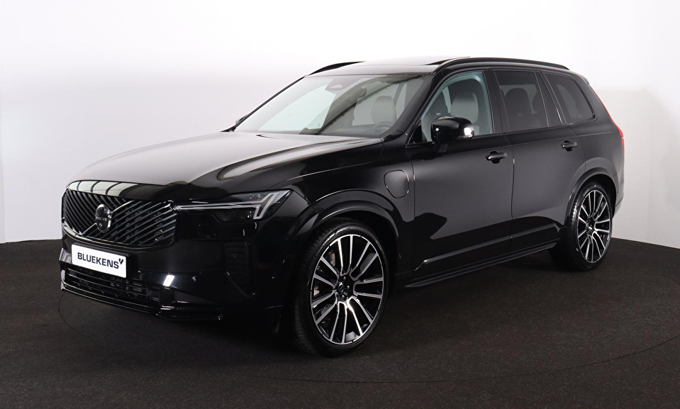 Volvo XC90 T8 Recharge AWD Ultra Dark Exec. Ed. - Luchtvering - Panorama/schuifdak - IntelliSafe Assist & Surround - 360º Camera - Bowers & Wilkins audio - Adaptieve LED koplampen - Verwarmde voorstoelen, stuur & achterbank - Parkeersensoren voor & achter - Elektr. bedienb. voorstoelen met geheugen - Head up display - Draadloze tel. lader - Extra getint glas - 22' LMV
