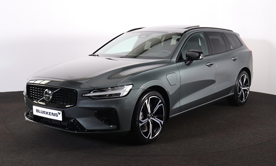 Volvo V60 T6 Recharge AWD Plus Dark - Panorama/schuifdak - IntelliSafe Assist & Surround - 360º Camera - Harman/Kardon audio - Verwarmde voorstoelen, stuur & achterbank - Parkeersensoren voor & achter - Elektr. bedienb. voorstoelen met geheugen - Head up display - Extra getint glas - 19' LMV
