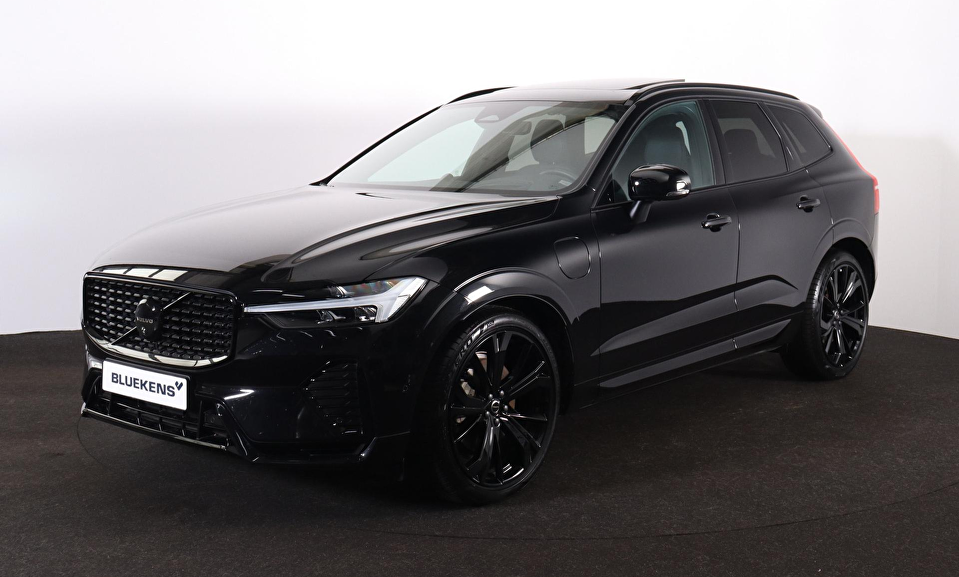 Volvo XC60 T8 Recharge AWD Ultra Black Edition - Luchtvering - Panorama/schuifdak - IntelliSafe Assist & Surround - 360º Camera - Bowers & Wilkins audio - Adaptieve LED koplampen - Verwarmde voorstoelen, stuur & achterbank - Parkeersensoren voor & achter - Elektr. bedienb. voorstoelen met geheugen - Head up display - Draadloze tel. lader - Extra getint glas - Inklapbare trekhaak - 21' LMV