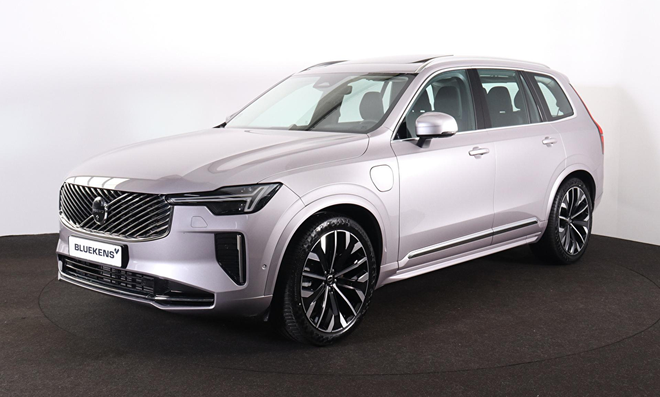 Volvo XC90 T8 Recharge AWD Ultra Bright - Luchtvering - Panorama/schuifdak - IntelliSafe Assist & Surround - 360º Camera - Bowers & Wilkins audio - Adaptieve LED koplampen - Verwarmde voorstoelen, stuur & achterbank - Parkeersensoren voor & achter - Elektr. bedienb. voorstoelen met geheugen - Head up display - Draadloze tel. lader - 21' LMV