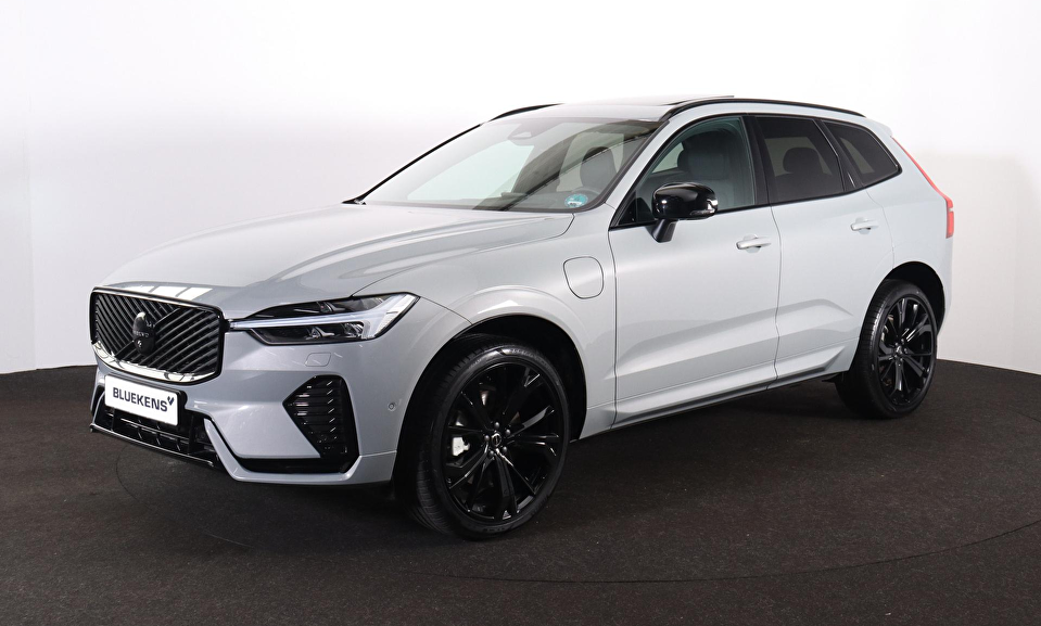 Volvo XC60 T8 Recharge AWD Plus Black Edition - Panorama/schuifdak - IntelliSafe Assist & Surround - 360º Camera - Harman/Kardon audio - Adaptieve LED koplampen - Verwarmde voorstoelen, stuur & achterbank - Parkeersensoren voor & achter - Elektr. bedienb. voorstoelen met geheugen - Head up display - Draadloze tel. lader - Extra getint glas - Inklapbare trekhaak - 21' LMV