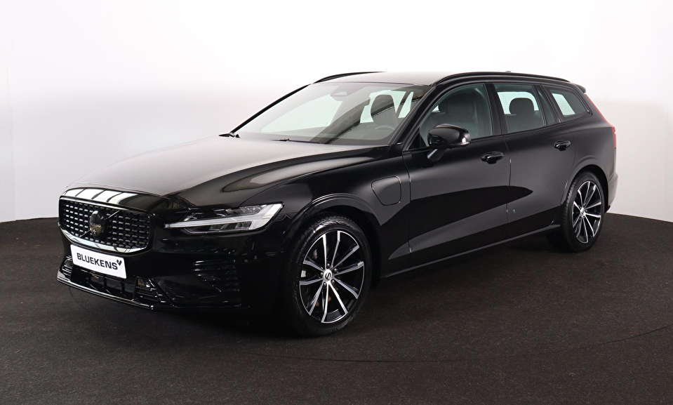 Volvo V60 T6 Recharge AWD Plus Dark - IntelliSafe Assist & Surround - 360º Camera - Harman/Kardon audio - Verwarmde voorstoelen, stuur & achterbank - Parkeersensoren voor & achter - Elektr. bedienb. voorstoelen met geheugen - Inklapbare trekhaak - 18' LMV