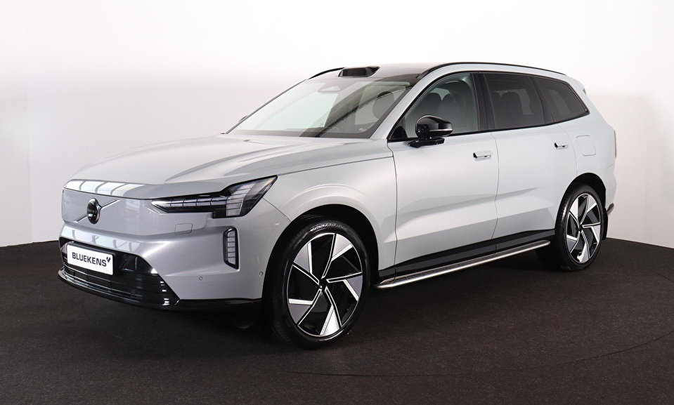 Volvo EX90 Performance Ultra 7p. 111 kWh - Luchtvering - Panoramadak - IntelliSafe Assist & Surround - 360º Camera - Bose Audio - Verwarmde voorstoelen, stuur & achterbank - Parkeersensoren voor & achter - Head up display - Draadloze tel. lader - Extra getint glas - Inklapbare trekhaak - 22' LMV