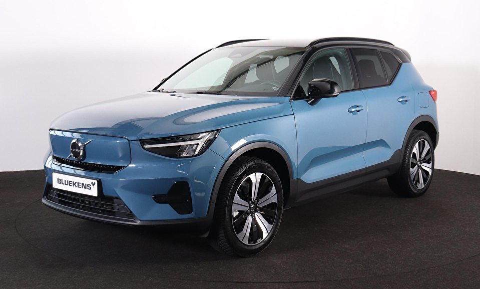 Volvo XC40 Recharge Core 70 kWh - Parkeercamera achter - Verwarmde voorstoelen & stuur - Parkeersensoren voor & achter - Draadloze tel. lader - Cruise control - Warmtepomp - Extra getint glas - 19' LMV