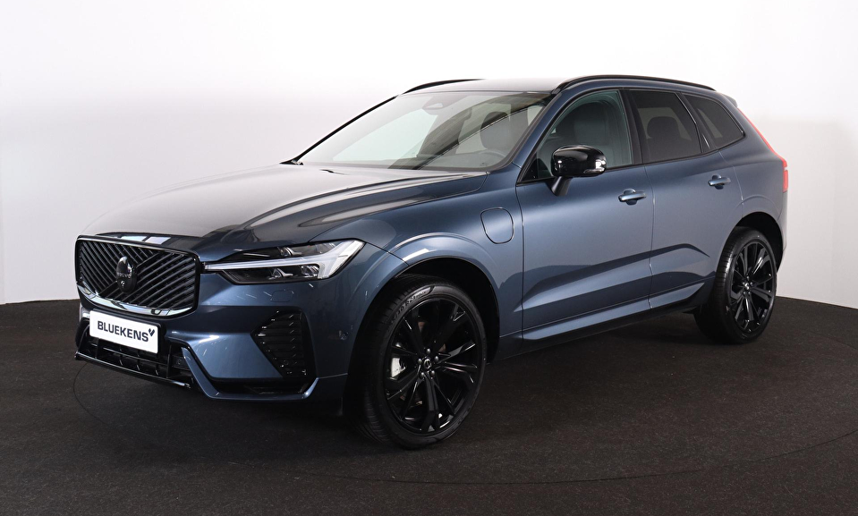 Volvo XC60 T8 Recharge AWD Plus Black Edition - IntelliSafe Assist & Surround - 360º Camera - Harman/Kardon audio - Adaptieve LED koplampen - Verwarmde voorstoelen, stuur & achterbank - Parkeersensoren voor & achter - Elektr. bedienb. voorstoelen met geheugen - Draadloze tel. lader - Extra getint glas - 21' LMV