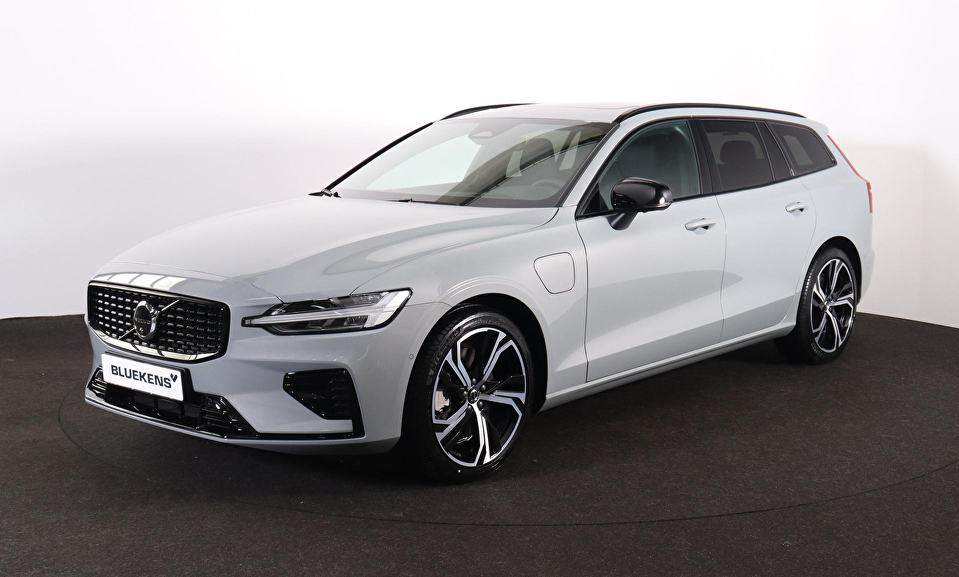 Volvo V60 T6 Recharge AWD Plus Dark Panorama/schuifdak - IntelliSafe Assist & Surround - 360º Camera - Harman/Kardon audio - Verwarmde voorstoelen, stuur & achterbank - Parkeersensoren voor & achter - Elektr. bedienb. voorstoelen met geheugen - Head up display - Extra getint glas - 19' LMV
