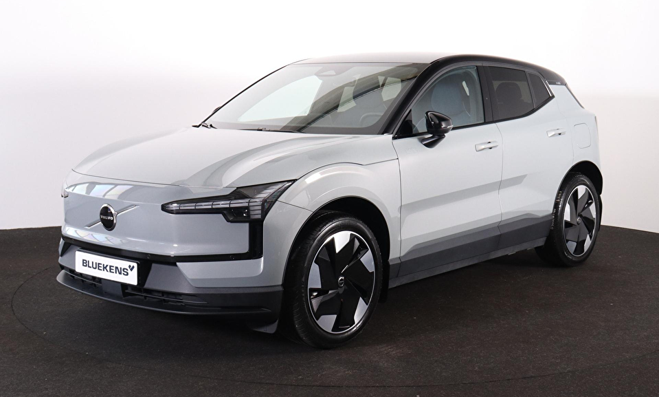 Volvo EX30 Extended Range Plus 69 kWh - Adaptive Cruise Control - Harman/Kardon audio - Parkeercamera achter - Verwarmde voorstoelen & stuur - Parkeersensoren voor & achter - Draadloze tel. lader - Extra getint glas - 19' LMV
