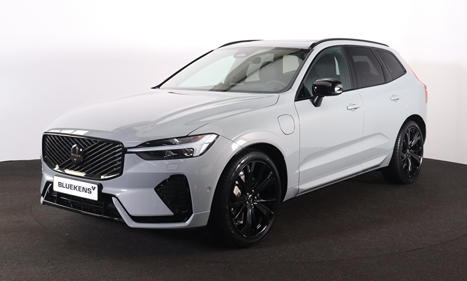 Volvo XC60 T8 Recharge AWD Ultra Black Edition Exec - Luchtvering - Panorama/schuifdak - IntelliSafe Assist & Surround - 360º Camera - Bowers & Wilkins audio - Adaptieve LED koplampen - Verwarmde voorstoelen, stuur & achterbank - Parkeersensoren voor & achter - Elektr. bedienb. voorstoelen met geheugen - Head up display - Draadloze tel. lader - Extra getint glas - 21' LMV