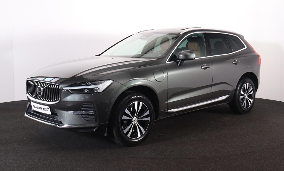 Volvo XC60 T6 Plug-in hybrid AWD Inscription Expression - Panorama/schuifdak - Intellisafe Assist - Full LED - Verwarmbare voorstoelen - Trekhaak semi-elektrisch wegklapbaar - Lederen bekleding - Parkeersensoren achter