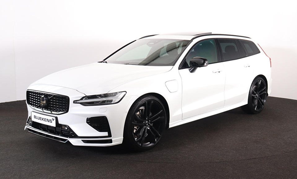Volvo V60 T8 Recharge AWD Ultra Dark - Panorama/schuifdak - IntelliSafe Assist & Surround - 360º Camera - Harman/Kardon audio - Adaptieve LED koplampen - Verwarmde voorstoelen, stuur & achterbank - Parkeersensoren voor & achter - Elektr. bedienb. voorstoelen met geheugen - Head up display -