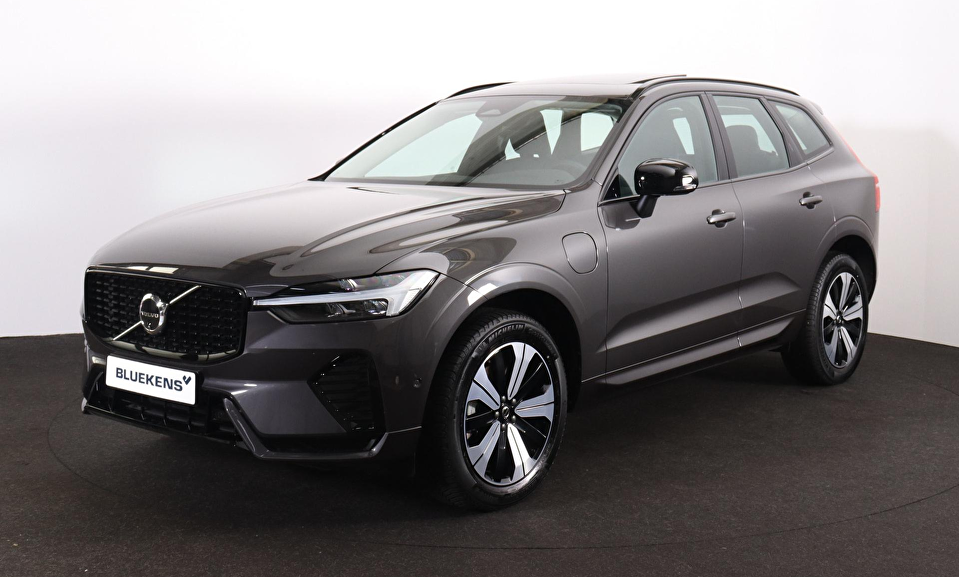 Volvo XC60 T6 Recharge AWD Plus Dark - Panorama/schuifdak - IntelliSafe Assist & Surround - 360º Camera - Verwarmde voorstoelen, stuur & achterbank - Parkeersensoren voor & achter - Elektr. bedienb. voorstoelen met geheugen - Draadloze tel. lader - Inklapbare trekhaak - 19' LMV