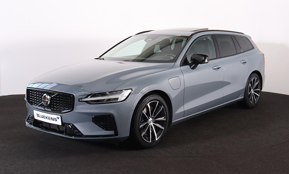 Volvo V60 T6 Recharge AWD Plus Dark - Panorama/schuifdak - IntelliSafe Assist & Surround - 360º Camera - Verwarmde voorstoelen, stuur & achterbank - Parkeersensoren voor & achter - Elektr. bedienb. voorstoelen met geheugen - High Performance audio - Extra getint glas - 18' LMV