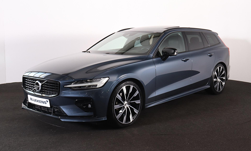 Volvo V60 B3 R-Design - Bowers & Wilkins Audio - Panoramisch schuif-/kanteldak - Intellisafe Assist / Surround - Parkeerverwarming met timer - Navigatie - FULL-LED koplampen - 360º Camera - Elektrisch bedienbare voorstoelen - Verwarmbare voorstoelen - Verwarmbaar stuurwiel - Trekhaak semi elektrisch - Getint glas - Gelaagde zijruiten - 20' LMV - Exterior Styling Kit