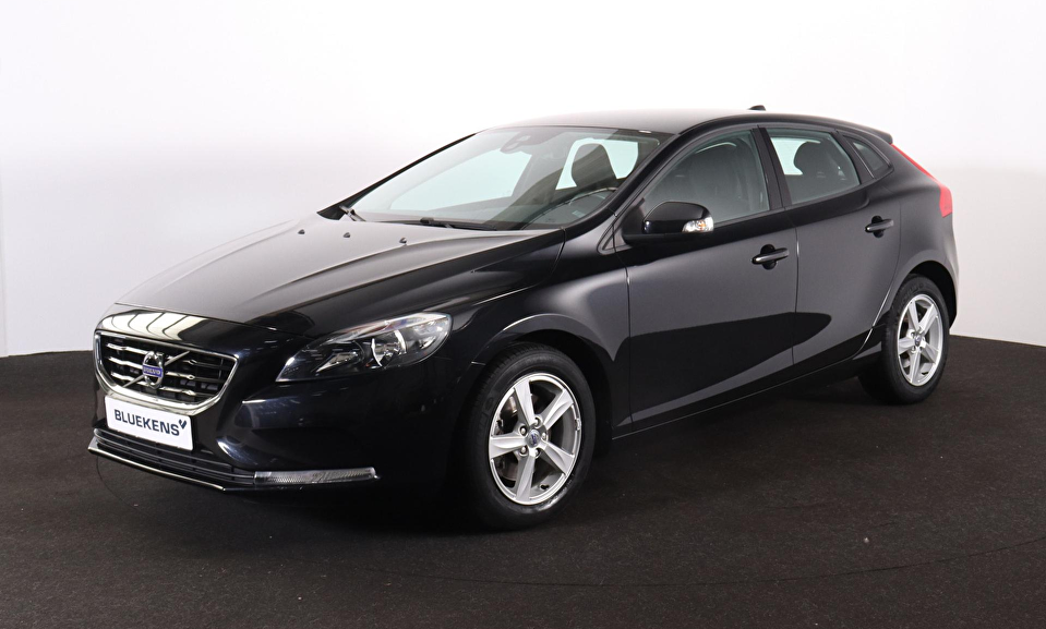 Volvo V40 T2 Kinetic - Cruise Control - High Performance Audio - Parkeersensoren achter - 16 inch lichtmetalen velgen - Multifunctioneel stuurwiel - Bluekens Volvo dealeronderhouden