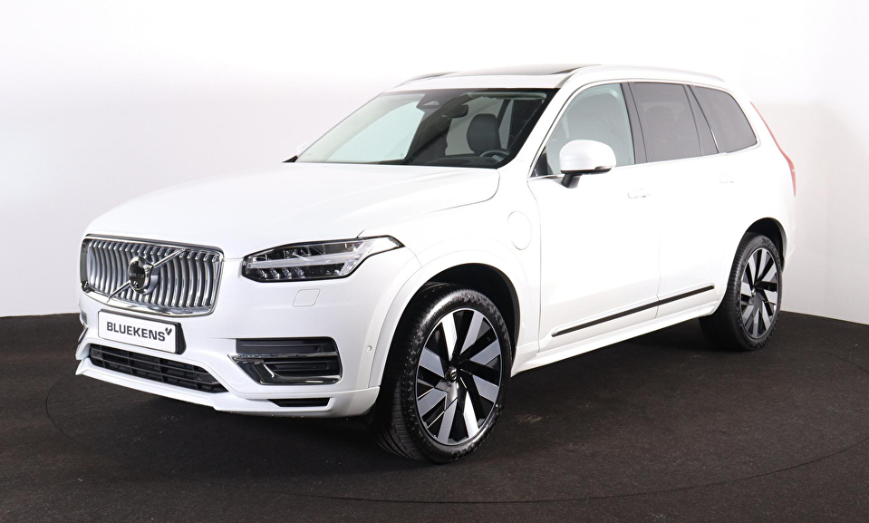 Volvo XC90 T8 Recharge AWD Ultimate Bright - Panorama/schuifdak - IntelliSafe Assist & Surround - 360º Camera - Harman/Kardon audio - Adaptieve LED koplampen - Verwarmde voorstoelen, stuur & achterbank - Parkeersensoren voor & achter - Elektr. bedienb. voorstoelen met geheugen - Head up display - Draadloze tel. lader - Extra getint glas - 21' LMV